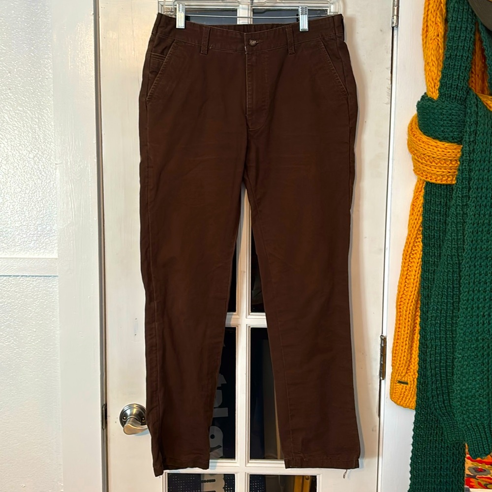 Tommy Hilfiger size 33x32 brown chino workwear & still stylish